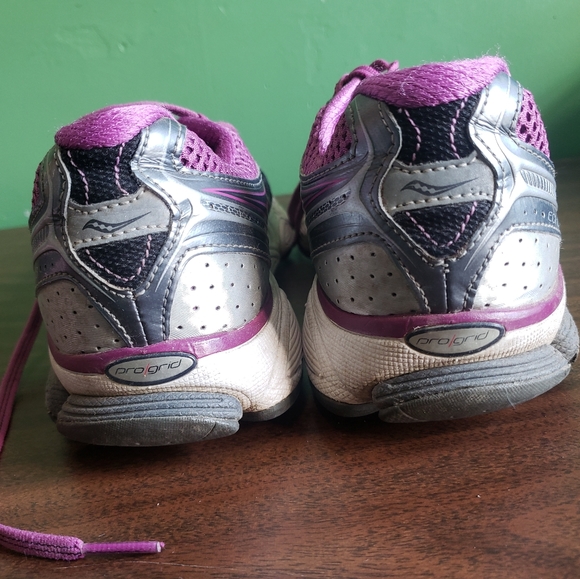 Saucony 8US Women's Echelon 3 Running Sneaker | Black, silver and Purple - Picture 3 of 5